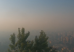 Santiago se asfixia: incendios forestales y mala ventilación disparan la contaminación este 17 de diciembre