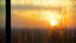 Este viernes la lluvia y las tormentas siguen en Santiago
