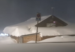 Sembra un paesaggio norvegese, ma siamo in Sicilia: il ciclone Harry scarica metri di neve sull'Etna