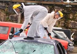 Stress acumulado? Agora já pode descarregá-lo a martelar carros em Santarém