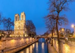 Suenan por primera vez las campanas de la catedral de Notre Dame desde el incendio de 2019