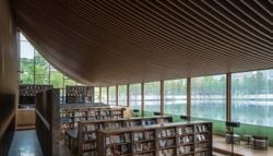 Sumergirse en la lectura: así es la librería subacuática en la que se puede leer junto a los peces