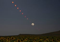 Mejores vídeos y testimonio del eclipse solar total: "grité creo que para sentirme vivo, porque la visión era espectral