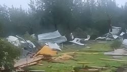 Tornado golpea Yungay, Ñuble: voladuras de techos, graves daños y más de 15 mil personas sin luz