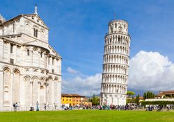 La Torre di Pisa si raddrizza: ecco la sua storia, e perché è pendente