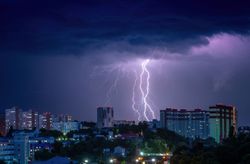 Esta semana: tormentas con calor extremo, mantente hidratado y lleva paraguas contigo