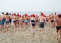 Tuffo di Capodanno: coraggio o follia? Gli effetti sul tuo corpo quando inizi l'anno sott'acqua