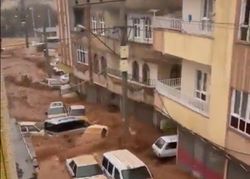 Schlimme Lage in der Türkei: Mitten im Erdbebengebiet Überschwemmungen!