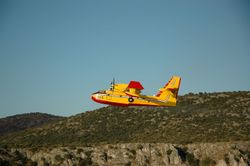 La UE duplica la flota aérea de extinción de incendios forestales para este verano