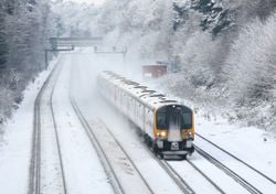 Snow disrupts UK before weekend 