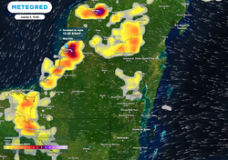 Un aguacero con fuertes vientos, azota varias regiones en el estado de Campeche