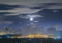Un fenómeno óptico fascinante: la luz cenicienta y el reflejo de la Tierra que revela la Luna