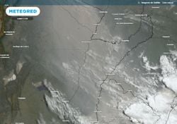 Un frente frío con ráfagas, lluvias y tormentas desalojará el humo presente en Argentina