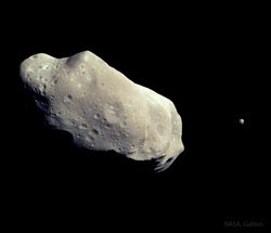 Un raro asteroide y su luna