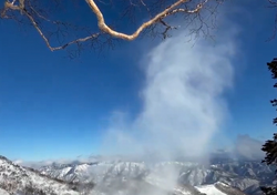 Un gran remolino de nieve de 20 metros sorprende a los esquiadores en Hakuba, en los Alpes japoneses: aquí las imágenes