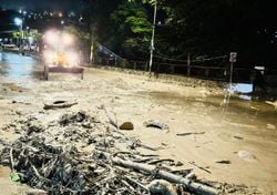 Una intensa lluvia en Chilpancingo, inunda calles y avenidas: las corrientes arrastraron varios vehículos