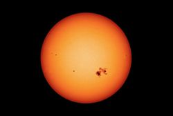 Énorme tache solaire : menace de tempête géomagnétique ?