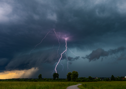 Una 'onda' extenderá las tormentas en las tardes de este fin de semana