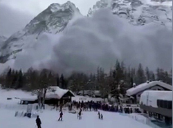 Vídeo Alpes: avalanche atinge esquiadores em Courmayeur, risco elevado de novas avalanches nas próximas horas