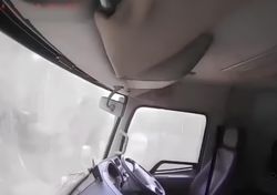 La cámara de un camión graba el deslizamiento mortal de una mina de níquel en Indonesia, el vídeo del fenómeno