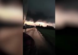 Vídeo: un impresionante tornado deja vientos de más de 200 km/h y desata el caos en el Alto Paraná, Paraguay