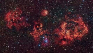 Una nueva imagen capta la misteriosa señal de un "murciélago" en el cielo por el Observatorio Europeo Austral