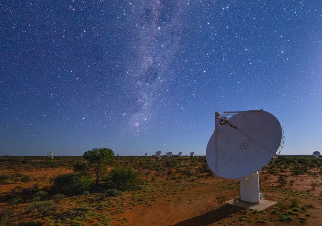 El radiotelescopio ASKAP fue el responsable de encontrar la fuente que emite ondas de radio cada 44 minutos. Crédito: CSIRO El radiotelescopio ASKAP fue el responsable de encontrar la fuente que emite ondas de radio cada 44 minutos. Crédito: CSIRO
