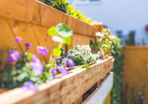 Mit recycelten Materialien zum Traumgarten: Paletten, Pflanzen und kreative Dekoideen für jede Ecke
