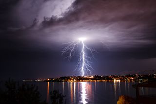 Extrem warmes Mittelmeer: Potential für heftige Unwetter im Herbst!