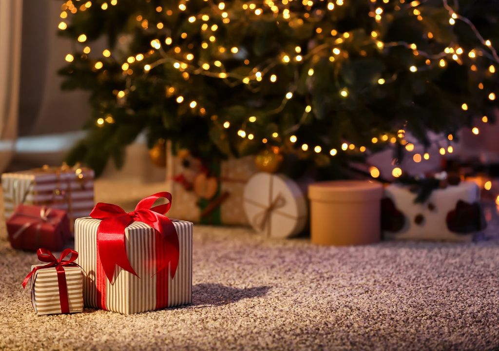 árbol y regalos de Navidad