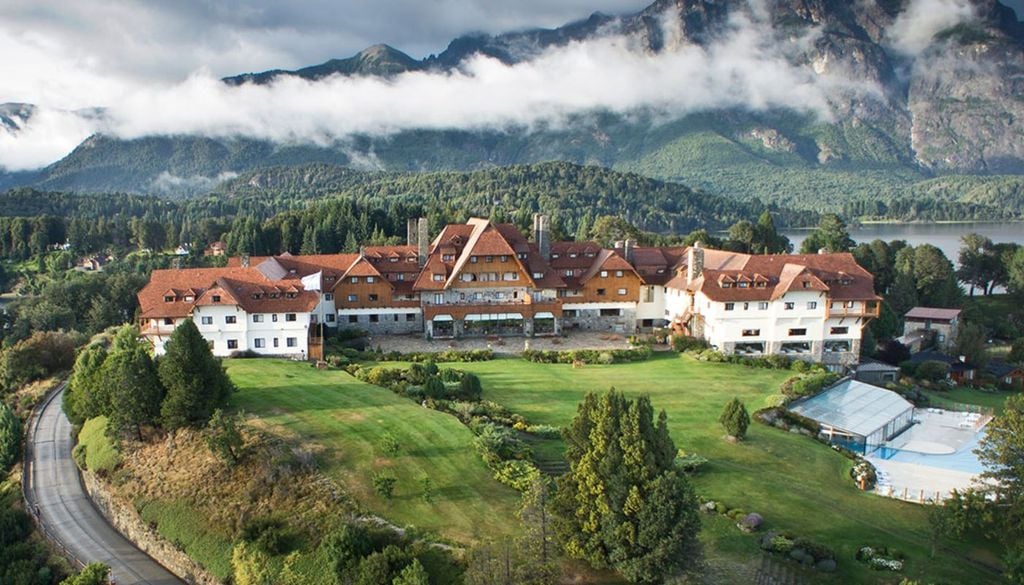 Hotel Llao Llao en Bariloche Hotel Llao Llao en Bariloche: el nuevo mejor resort familiar de Sudamérica según los World Travel Awards 2026.