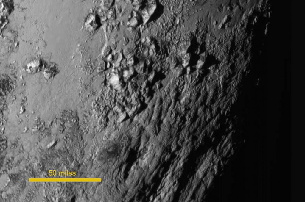 Montañas Heladas En Plutón Estimadas: 3.500 M De Altura