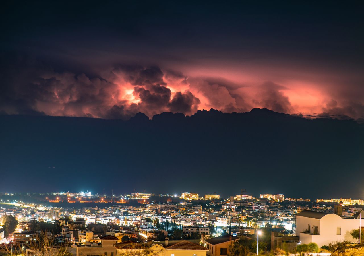 Tormenta en Paphos (Chipre). El tiempo inestable en Grecia y Chipre es sinónimo de una MO positiva.