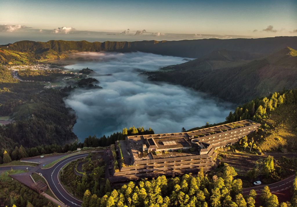 hotel abandonado Monte Palace, em Açores