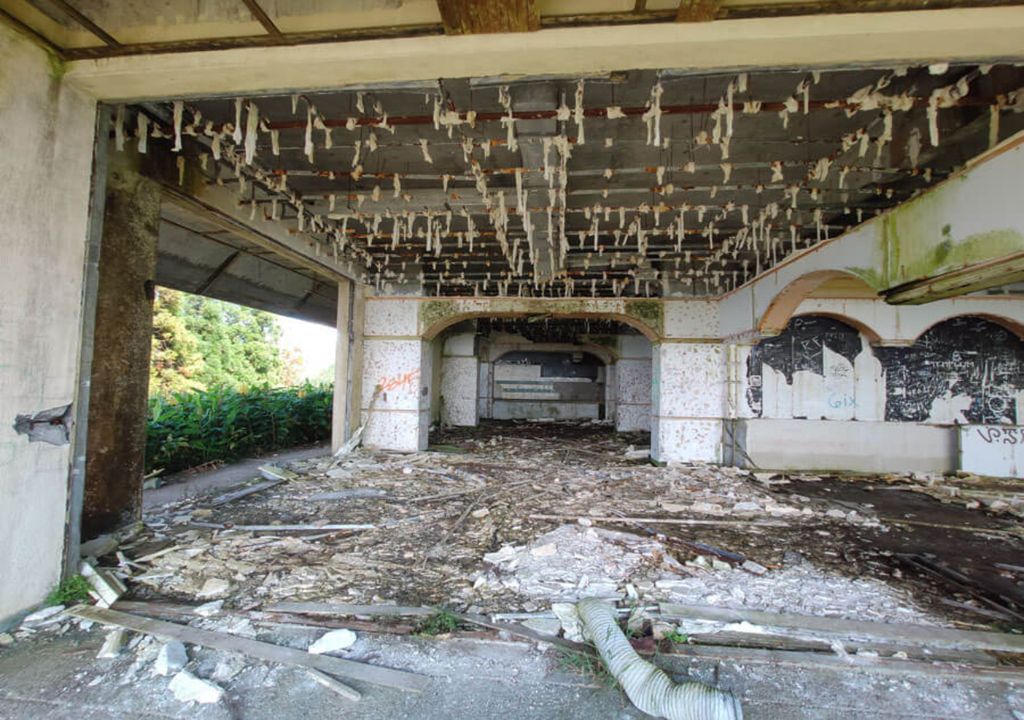 interior do hotel abandonado Monte Palace, em Açores