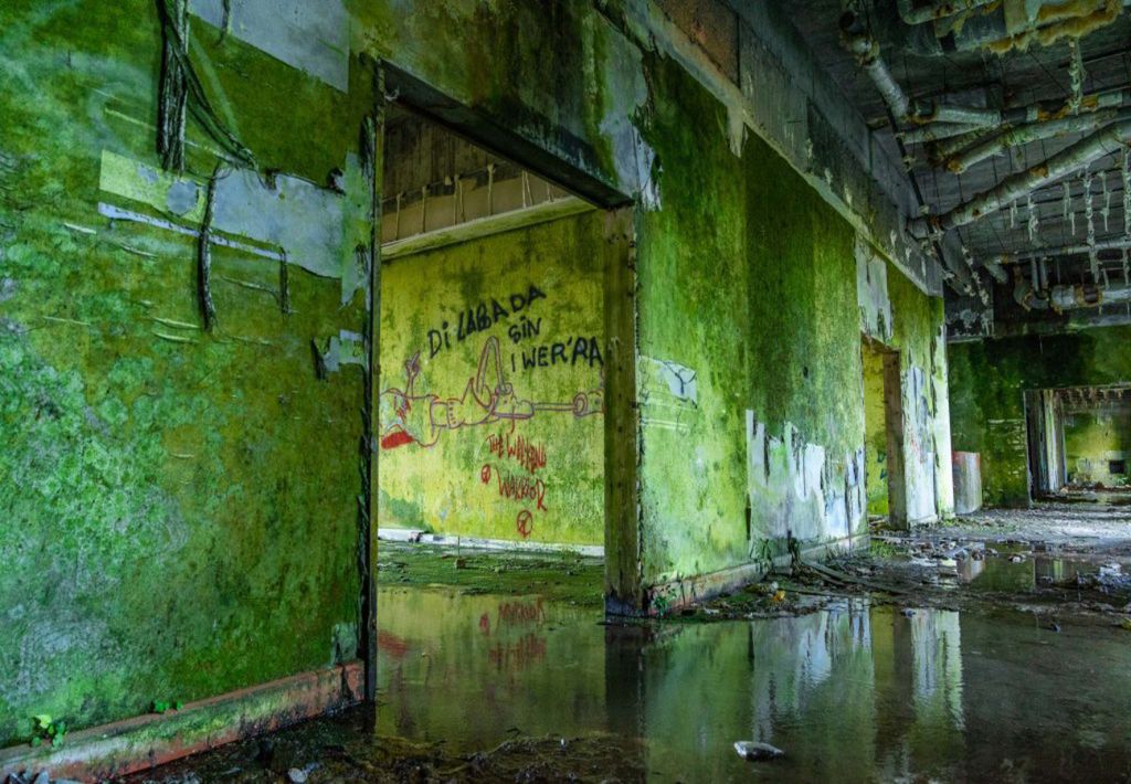 interior do hotel abandonado Monte Palace, em Açores
