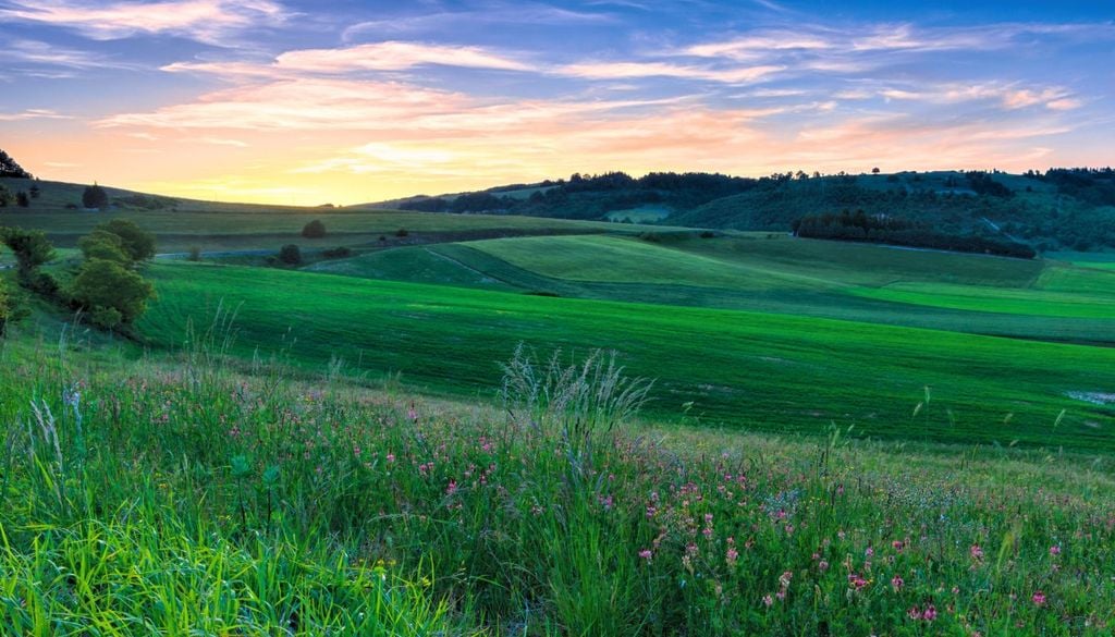 Il tramonto sull'altopiano di Colfiorito, al confine tra Marche e Umbria