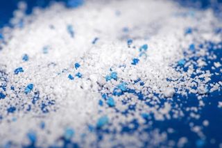 Los científicos han encontrado que factores influyen en la movilidad de los nanoplásticos en los suelos