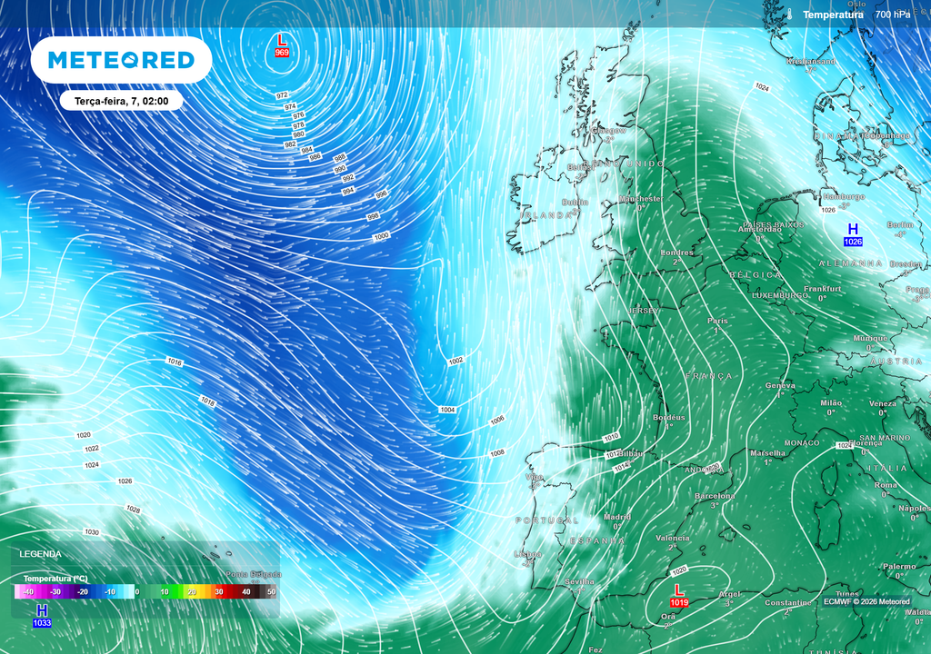 Entrada de ar mais frio em altitude (3000 metros) após a passagem da frente atlântica, com descida acentuada das temperaturas face aos dias anteriores.