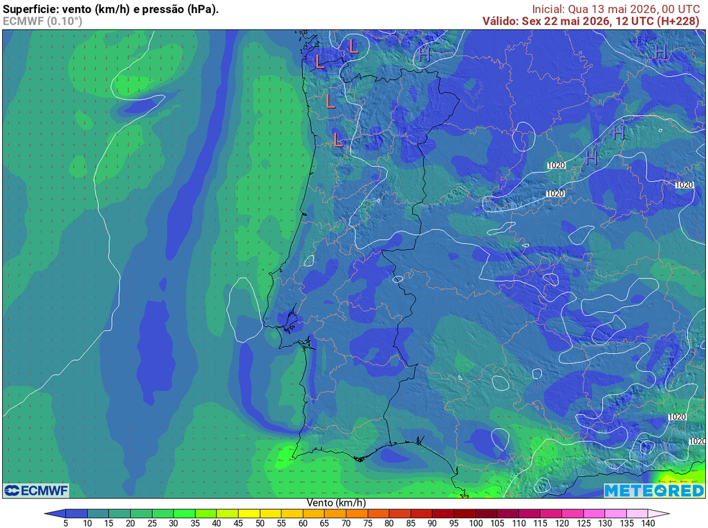 As previsões do ECMWF para 22 de maio sugerem vento geralmente fraco a moderado em Portugal continental, num cenário associado ao enfraquecimento da influência atlântica e à aproximação de uma massa de ar mais quente sobre a Península Ibérica. Ainda assim, poderão ocorrer períodos de vento moderado no litoral e terras altas.