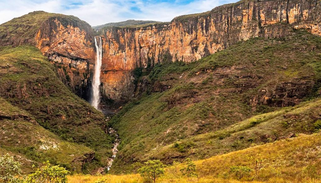 A Cachoeira do Tabuleiro, em Conceição do Mato Dentro, é a queda d'água mais alta de Minas Gerais e a terceira mais alta do Brasil, com 273 metros de altura. Crédito: Divulgação.