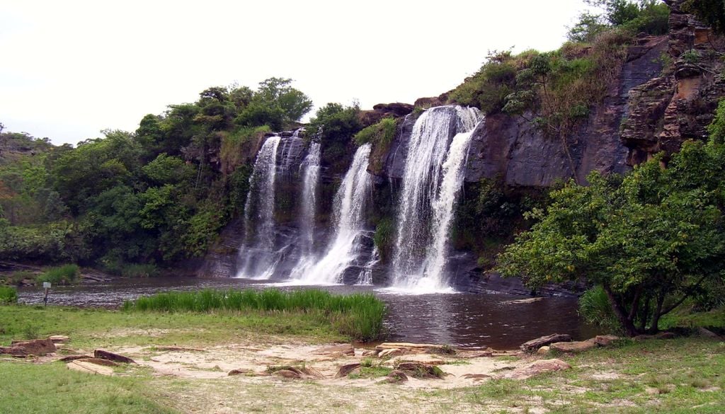 A Cachoeira da Fumaça fica no Complexo da Fumaça, a aproximadamente 6 km do centro da cidade de Carrancas, Minas Gerais. Crédito: Cid Costa Neto.