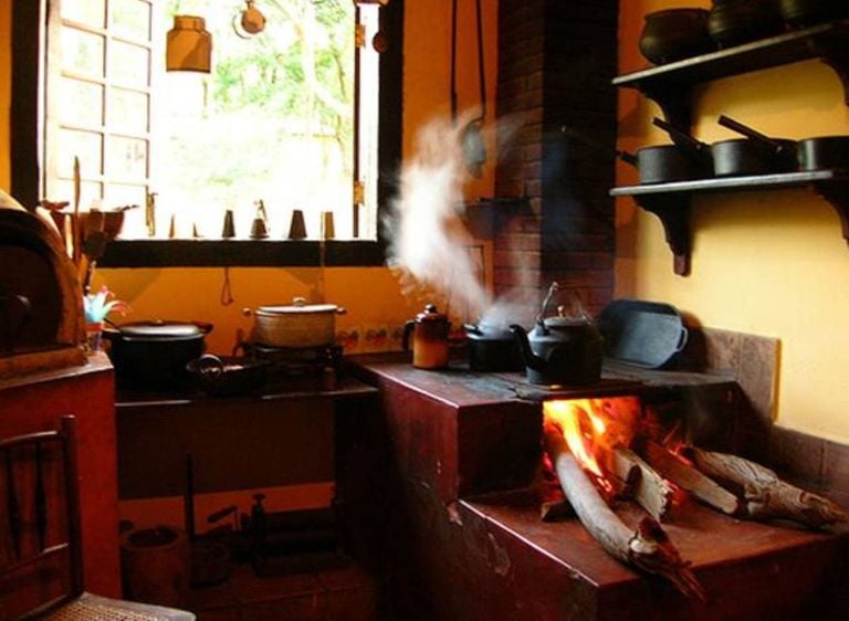 En Brasil, cocinar con le&ntilde;a puede ser ilegal: hay multas de 10.000 reales