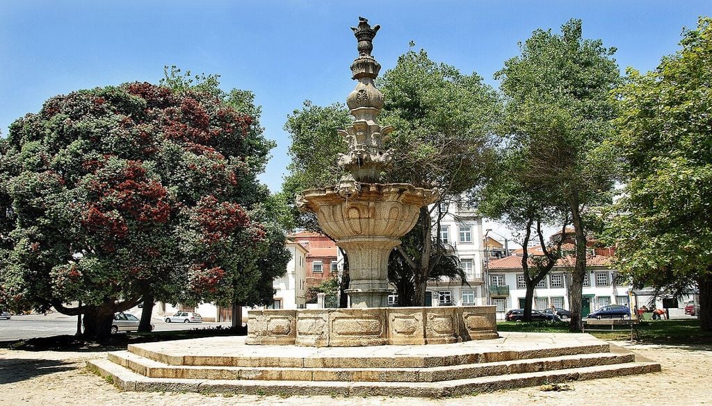 Chafariz do Passeio Alegre, Porto A rede de fontes da cidade do Porto foi vistoriada para garantir que está a funcionar durante estes dias de calor intenso. Foto do Chafariz do Passeio Alegre: António Amen, CC BY-SA 3.0, Wikimedia Commons