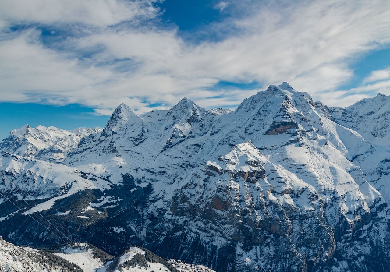 Inauguração de teleférico mais íngreme do planeta - o Schilthornbahn - transforma a acessibilidade em Mürren.