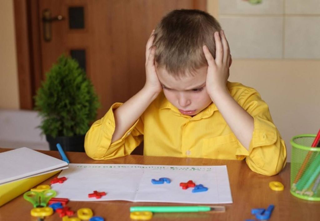 criança com TDAH criança com TDAH