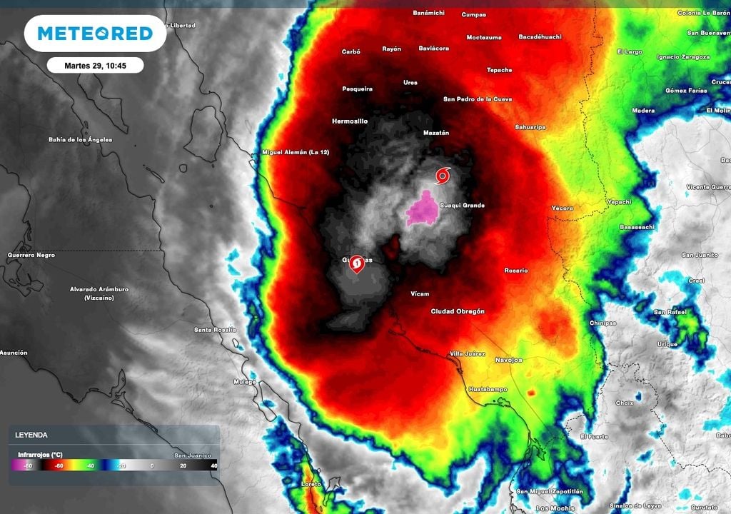 La imagen satelital, muestra la nubosidad convectiva de "Polo" que roza Sonora y entrará por 2da vez a México entre Guaymas y Empalme a 120 km/h.