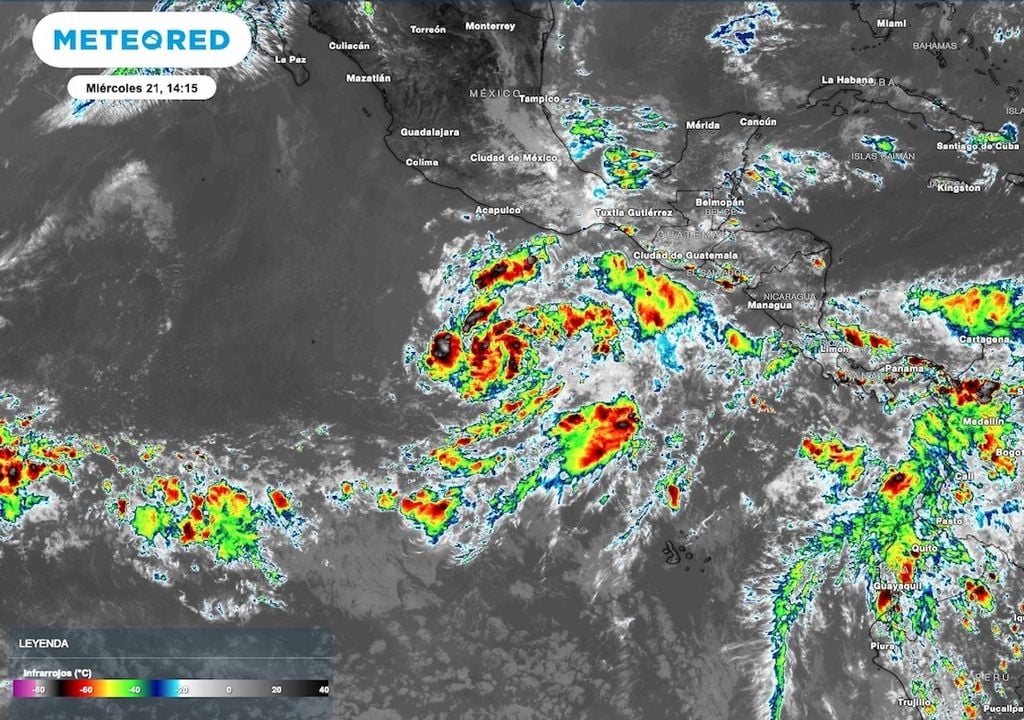 La imagen satelital, muestra la nubosidad convectiva asociada a la circulación de Vance como tormenta tropical. La imagen satelital, muestra la nubosidad convectiva asociada a la circulación de Vance como tormenta tropical.