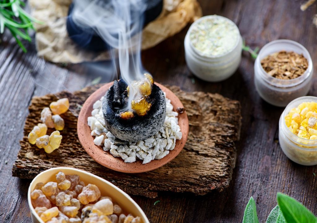 Raunächte, Rüchern, Weihrauch, Dämonen