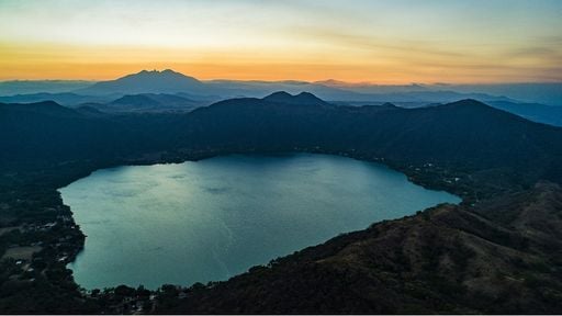 Nadar dentro de un antiguo volc&aacute;n: el plan que convierte a Santa Mar&iacute;a del Oro en una joya natural